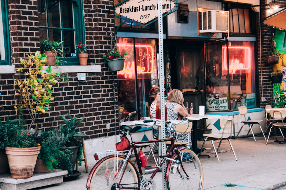 Boris and Horton is one of NYC's dog friendly brunch spots.